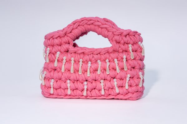 Borsa Linosa Elisabeth Fashion, intrecciata a mano in fettuccia rosa con applicazioni di perle e gocce madreperlate.