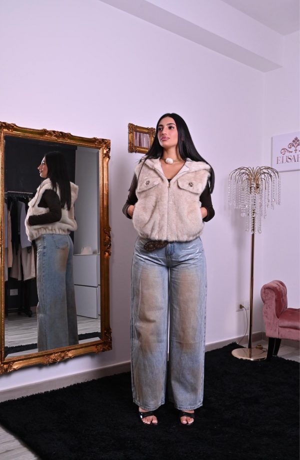 eans a palazzo a vita media, lavaggio chiaro effetto vissuto, modello morbido e comodo.