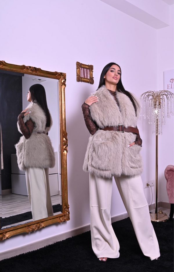 Morbido, strutturato e irresistibilmente chic: il gilet che ridefinisce il concetto di inverno