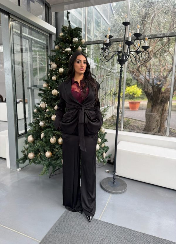 Tailleur Elegante in Satin Nero