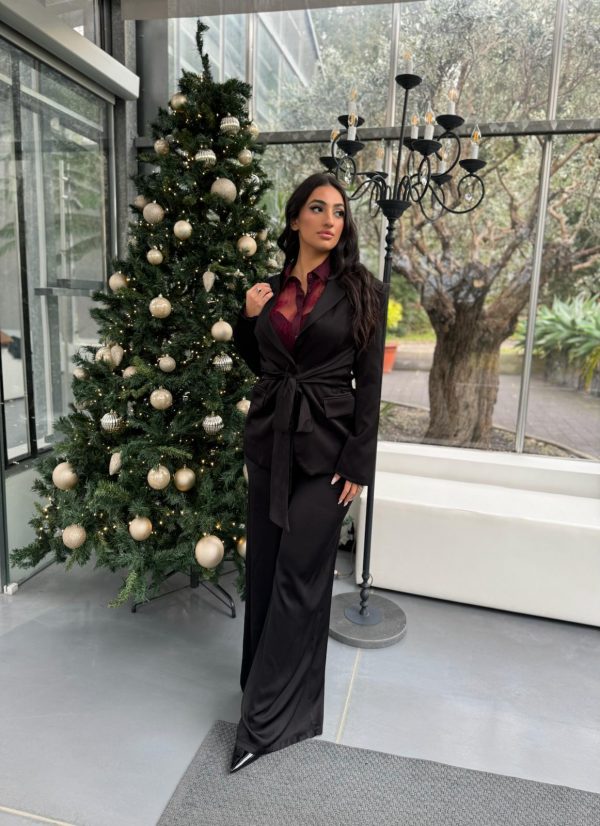 Tailleur Elegante in Satin Nero