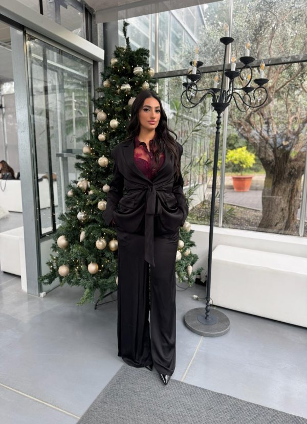 Tailleur Elegante in Satin Nero