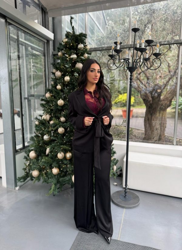 Tailleur Elegante in Satin Nero