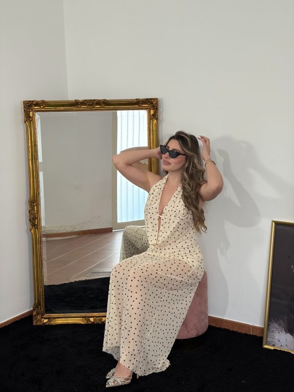 Abito Isabelle Pois lungo color panna con fantasia a pois, scollatura profonda e schiena scoperta.
